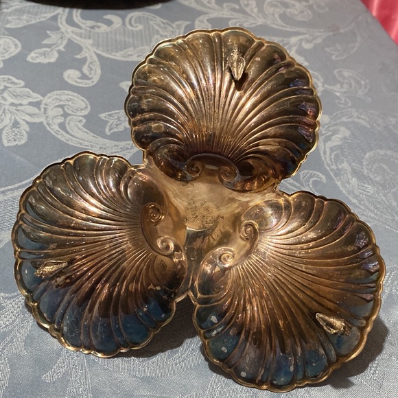 3 Compartment Shell Condiment Dish - Picture 5 of 13